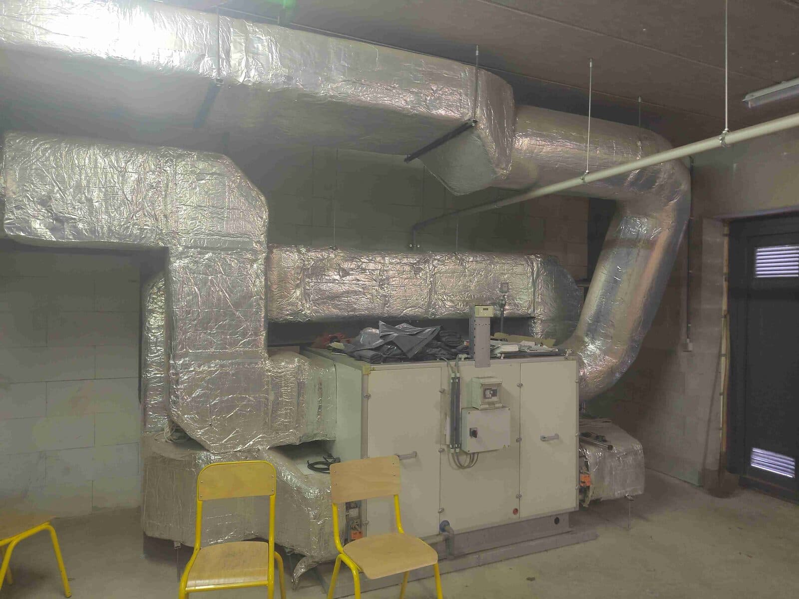 Groupe de ventilation double flux et gaines isolées de l'école communale de Bovigny (Gouvy)